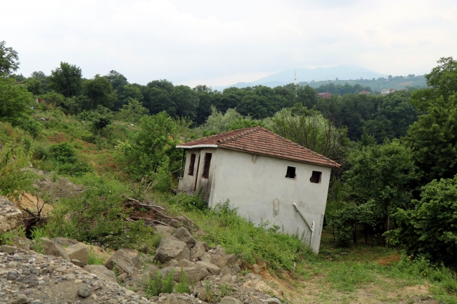 Samsun'daki "heyelan mahallesi"ni terk ettiler
