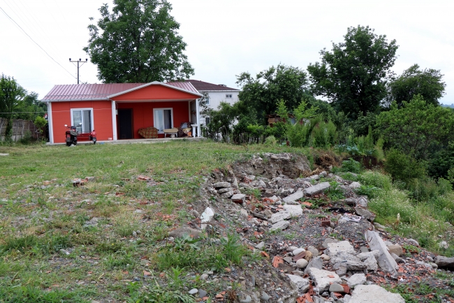 Samsun'daki "heyelan mahallesi"ni terk ettiler