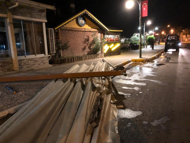 Balıkesir'de sağanak ve hortum