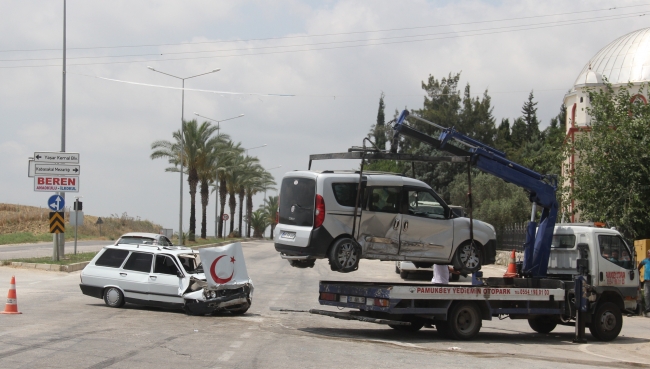 Mezarlık önündeki kaza saniye saniye görüntülendi