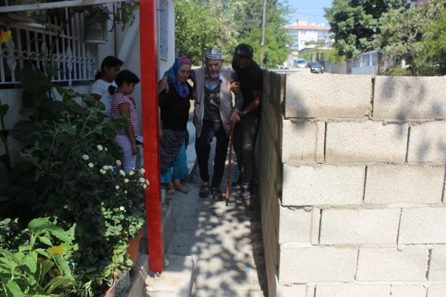 Hatay'da bir vatandaş 'Tapulu malım' diyerek sokağa duvar ördü