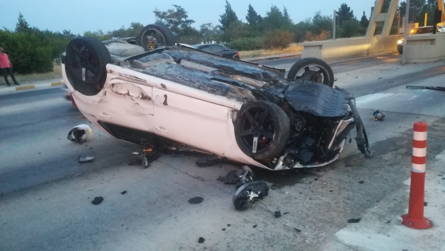 Sürücülerin gişe inadı kazaya neden oldu