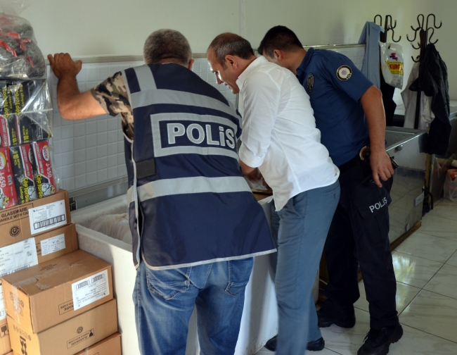 Adana'da 116 adrese sahte içki operasyonu: 3 ton 280 litre etil alkol ele geçirildi