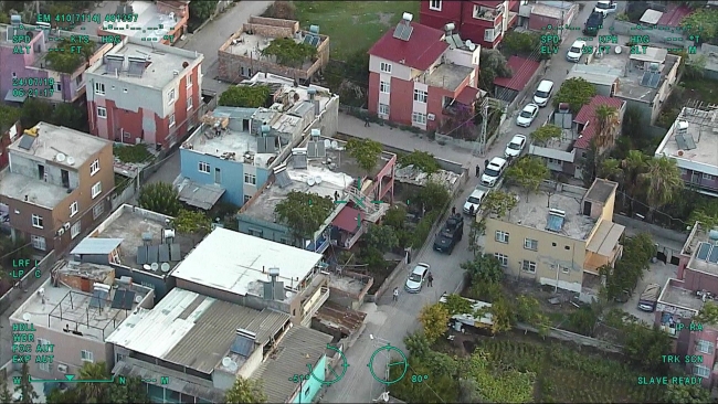 300 polisin katıldığı ve 44 kişinin yakalandığı operasyon polis kamerasında