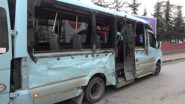 Kartal’da beton mikseriyle minibüs çarpıştı: 3 yaralı