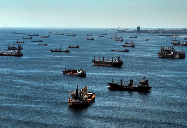 Rus petrolüne fiyat kısıtlaması boğazda kuyruk oluşturdu