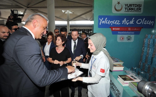 Kültür ve Turizm Bakanı Ersoy Kapıkule'de gurbetçileri ziyaret etti