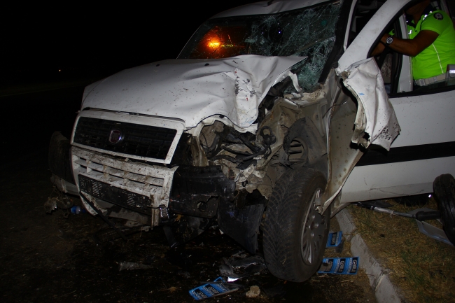 Kaza yapan aracın hız ibresi 190 km’de takılı kaldı