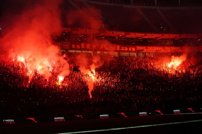 Galatasaray'dan Türk Telekom'da imza şov