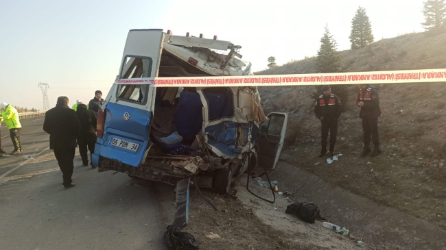 اصطدام سيارات خدمة في أنقرة: 25 جريحا اثنان منهم في حالة خطرة