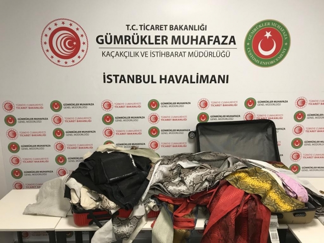 İstanbul Havalimanında 355 metre yılan derisi yakalandı