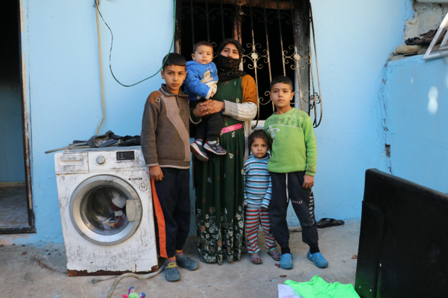 11 yaşındaki çocuk 2 yaşındaki kardeşini yangından kurtardı