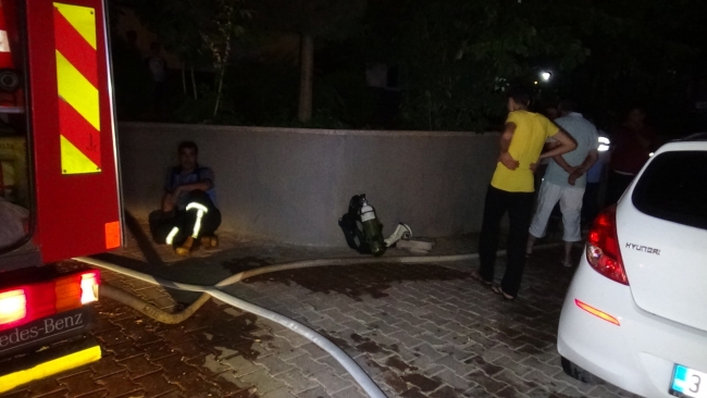 Sigara içerken uyuyakalan kişi yanmaktan son anda kurtuldu