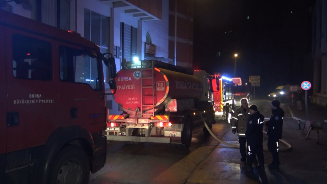 Bursa'da katlı otoparkta yangın: 3 araç kullanılamaz hale geldi