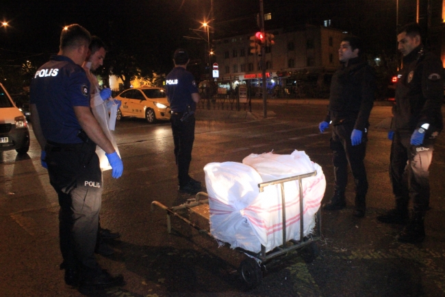 İstanbul'un Fatih ilçesinde maskeli hırsızlar çaldıkları kasayı yolda düşürünce bırakıp kaçtılar. Fotoğraf: İHA