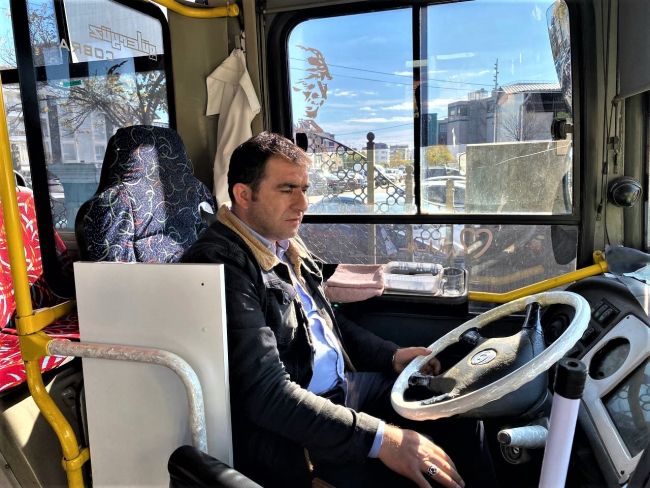 Tartıştığı yolculara tepki gösteren şoför, kontak kapatıp otobüsten indi