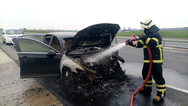 Servisten çıkan otomobil test sürüşünde alev alev yandı