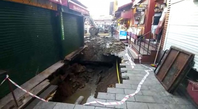 Ortaköy kumpircilerinin bulunduğu alanda çökme