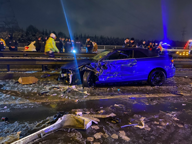 TEM Otoyolu’nda kontrolden çıkan araç polis aracına çarptı: 1 ölü, 1 yaralı