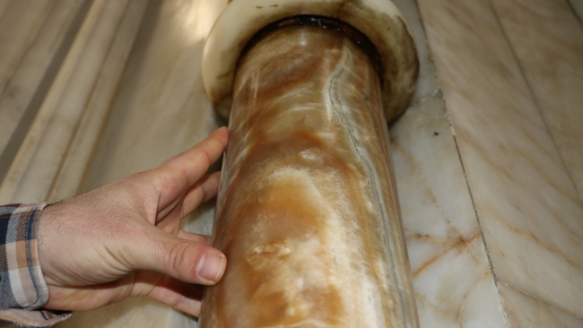 İzzet Paşa Camii'nin denge sütunları dönmeye devam ediyor