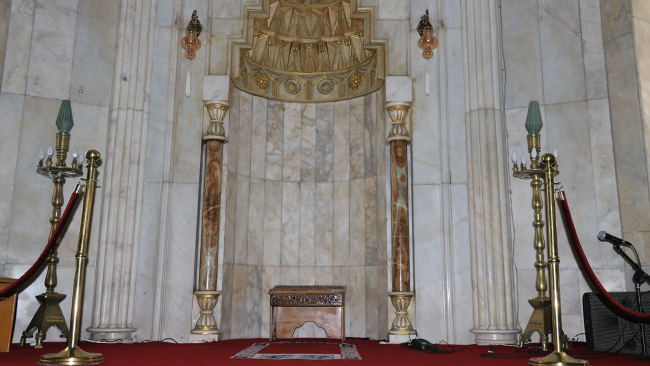 İzzet Paşa Camii'nin denge sütunları dönmeye devam ediyor