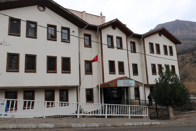 Gümüşhane’de özel gereksinimli çocuklar depremzede çocuklar için bez bebek yapıyor