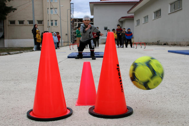 Depremzede çocuklar depremin etkilerini sporla atıyorlar