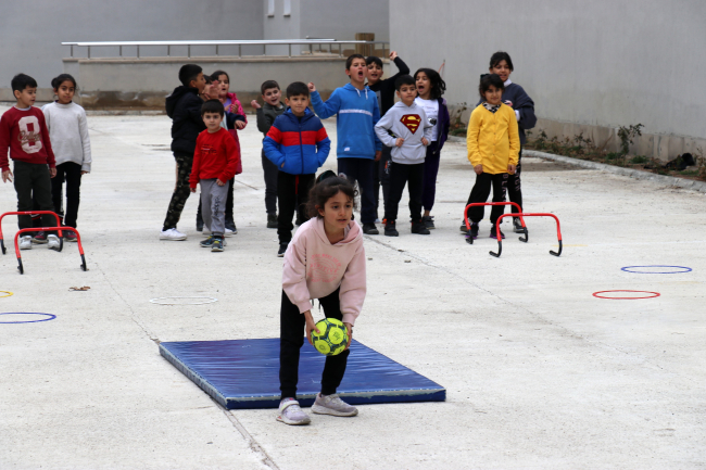 Depremzede çocuklar depremin etkilerini sporla atıyorlar