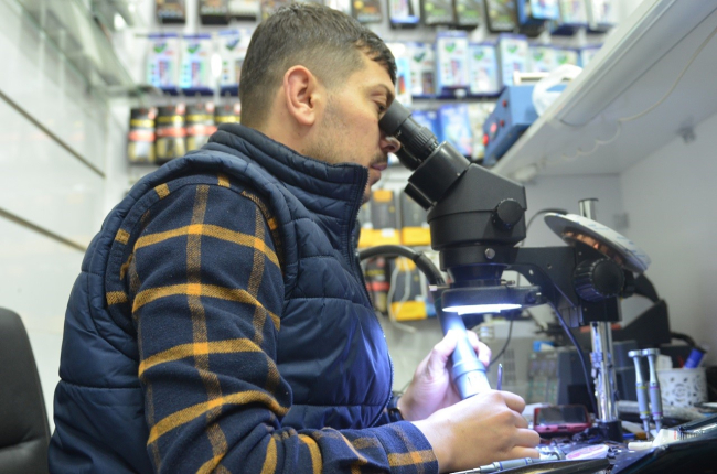 Deprem bölgesinde telefon tamirleri arttı