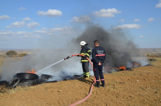 Tekirdağ'da yüzlerce lastiği ateşe verdiler