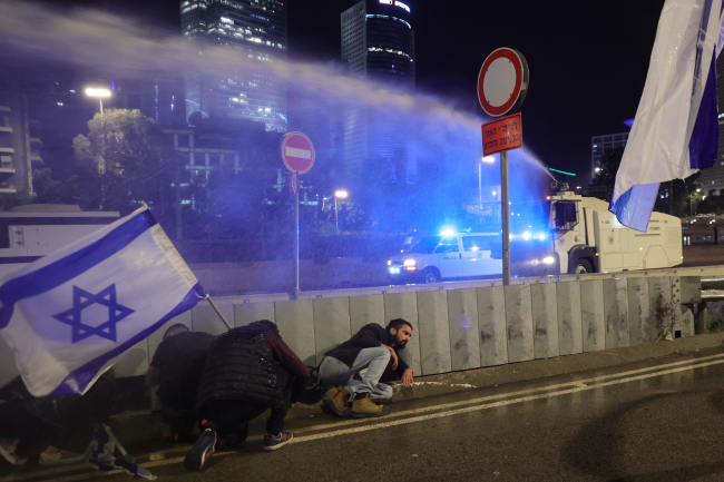 İsrail'de tansiyon yükseldi: Protestocular yolları kapadı
