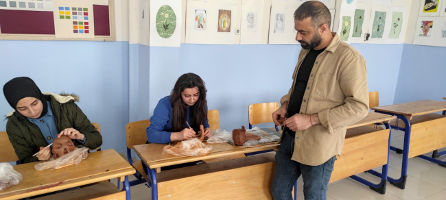 Batman'da lise öğrencilerinin kil topraktan yaptığı eserler