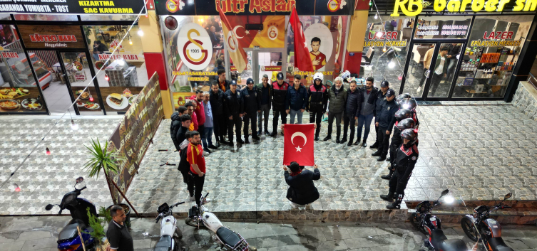 Kavga ihbarına giden polislere sürpriz kutlama