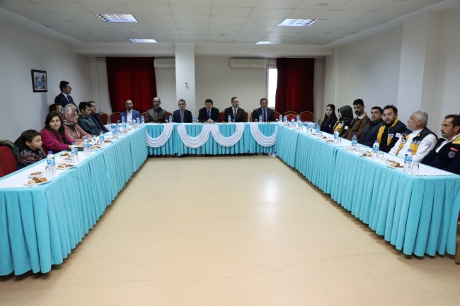 Yaralı asker: Lütfen parkamı yere serin, ambulans kan olmasın