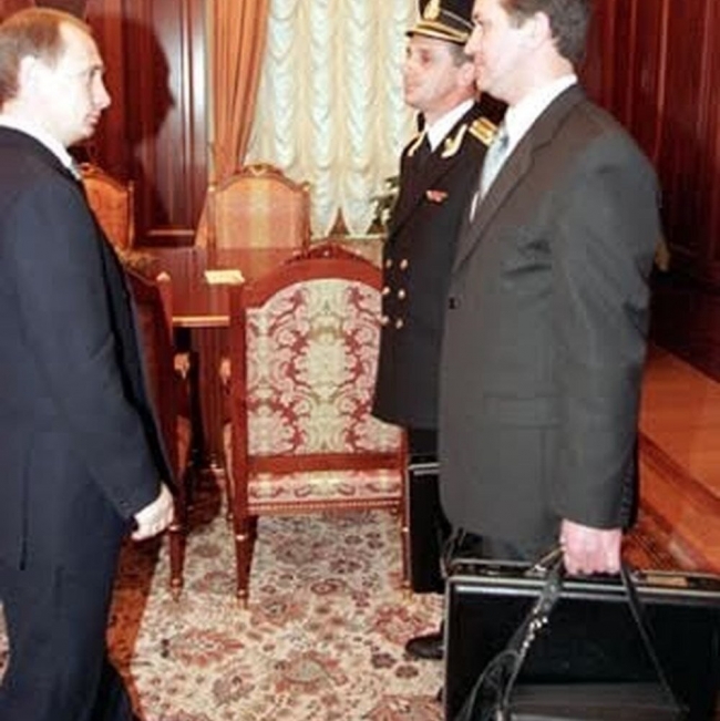 Putin'in nükleer çantası ilk kez görüntülendi