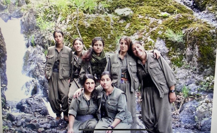 Yeşil Sol Parti milletvekili adayı Dönmez’in PKK kampında fotoğrafları ortaya çıktı