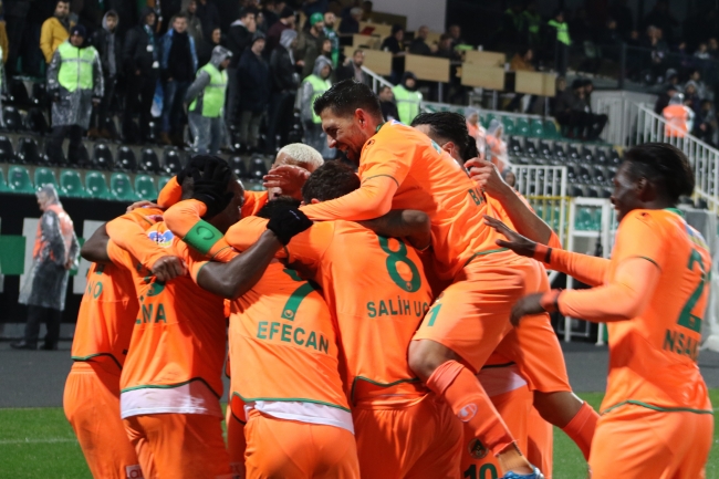 Alanyaspor Denizlispor'u dağıttı