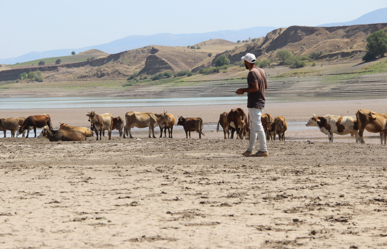 Kuruyan baraj yeniden su tuttu: Kameriyeler bile su altında kaldı