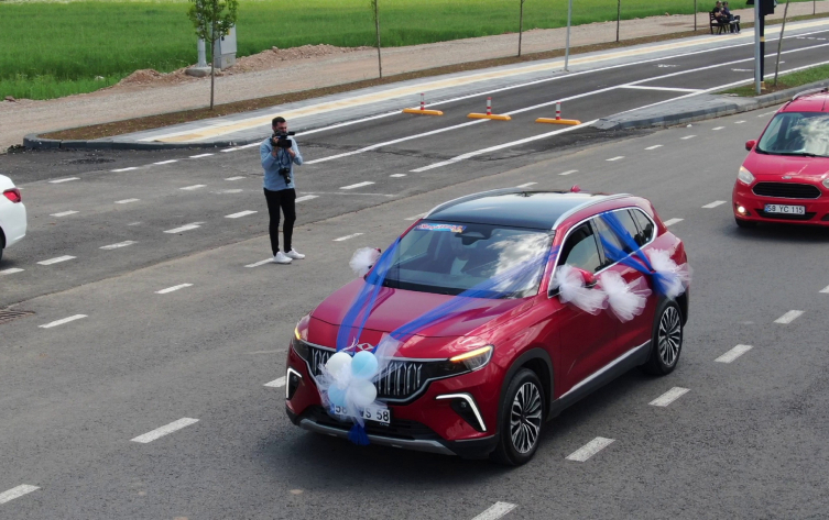 Togg, depremzede kardeşlerin sünnet arabası oldu