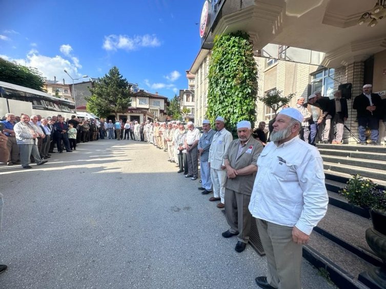 Tosya’dan hacı adayları dualarla kutsal topraklara uğurlandı