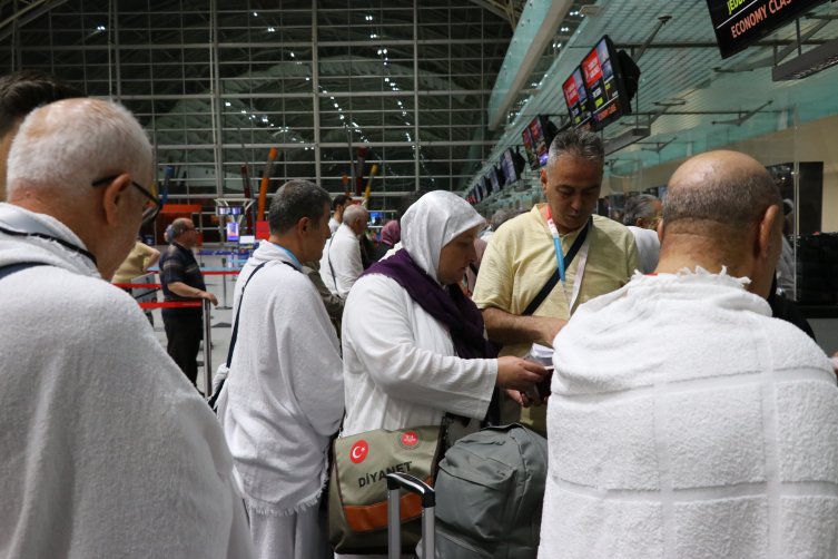 İzmir'de ilk hac kafilesi yola çıktı