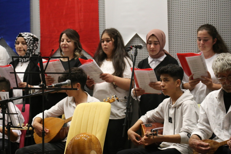 Denizli'de Aşık Veysel şiirleriyle anıldı