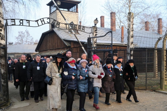 Auschwitz'da katliamdan kurtuluşun 75. yılında anma töreni düzenlendi
