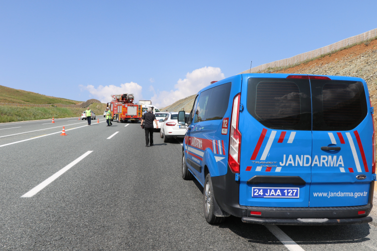 Erzincan'da kaza: 2 kişi hayatını kaybetti, 3 kişi yaralandı