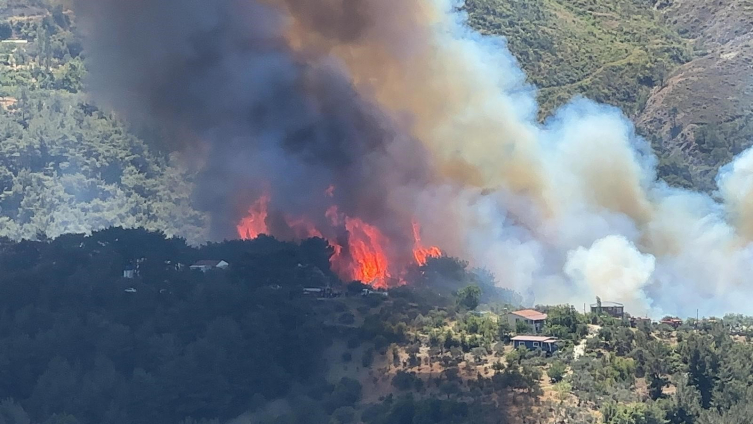 Hatay yanıyor! Çevre sakinleri tahliye edildi!