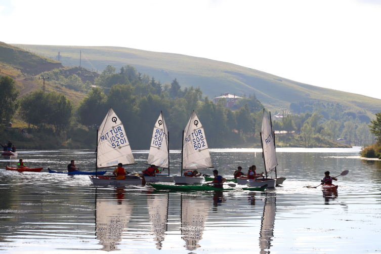 1500 rakımlı yayla gölünde kano ve yelken keyfi
