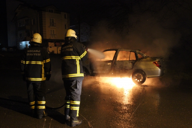 Emanet aldığı otomobil küle döndü
