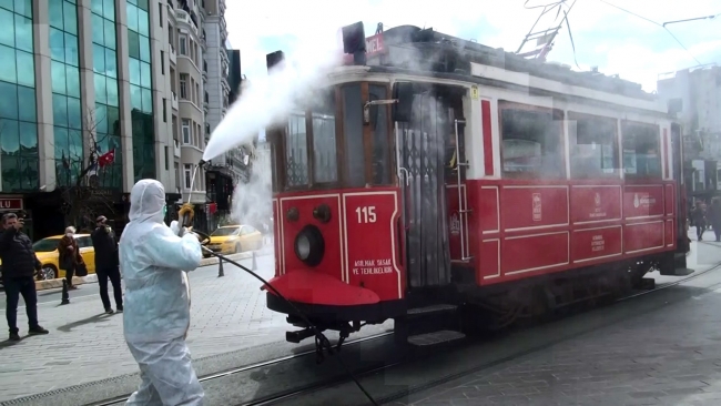 Taksim'de koronavirüs temizliği