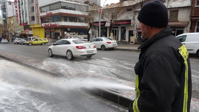 Muş'ta caddeler sabunlu su ile yıkandı