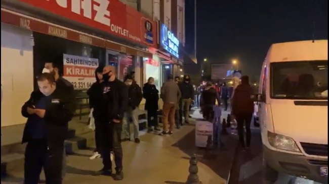 Sokağa çıkma yasağının ardından vatandaşlar marketlere akın etti
